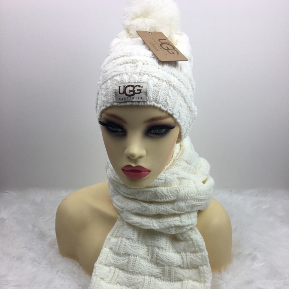 UGG hat and scarf set - Picture 2 of 5